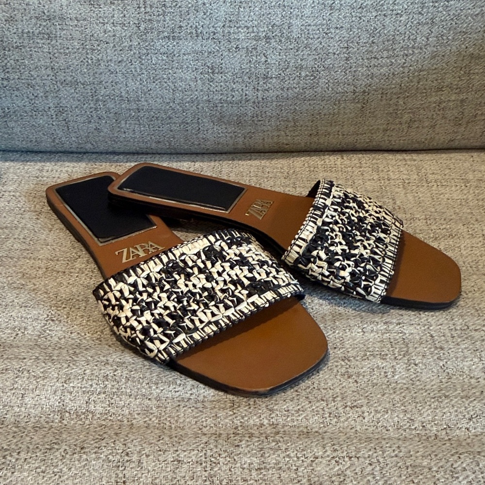 Zara Woven Flat Sandals Black/ white size 36
